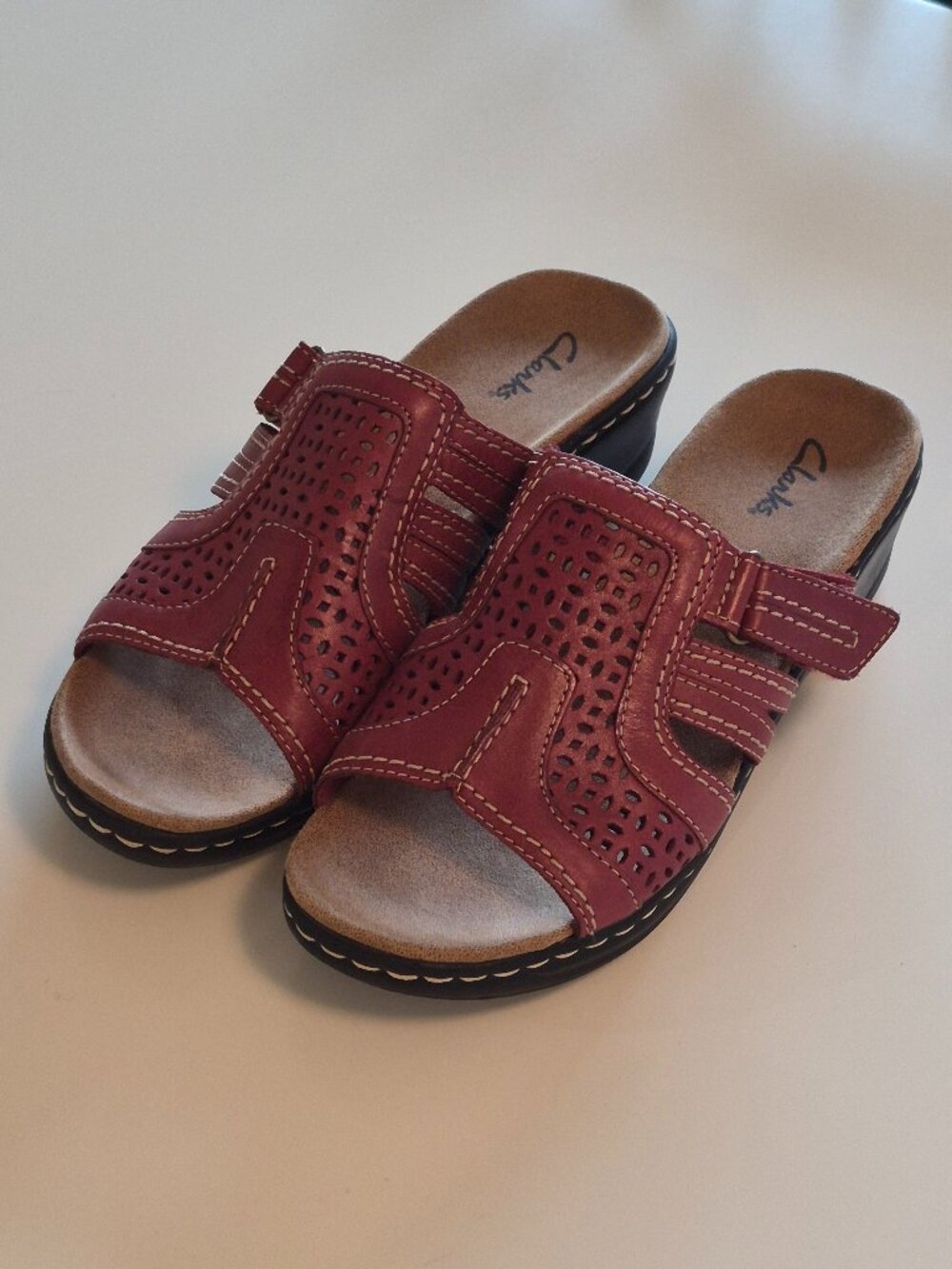 Clarks Women’s 8 Red Leather Wedge Slide Sandals Adjustable Comfort Shoes